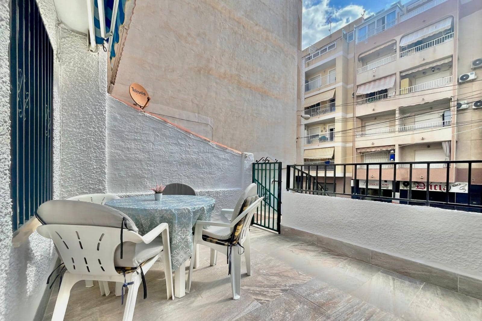 2 sypialnia Penthouse na sprzedaż w Torrevieja - 143 000 € (Ref: 9890356)