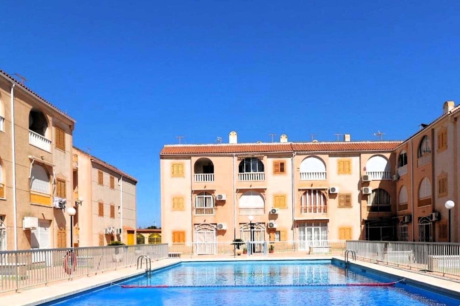 2 soverom Leilighet til salgs i Torrevieja med svømmebasseng - € 134 000 (Ref: 9892322)
