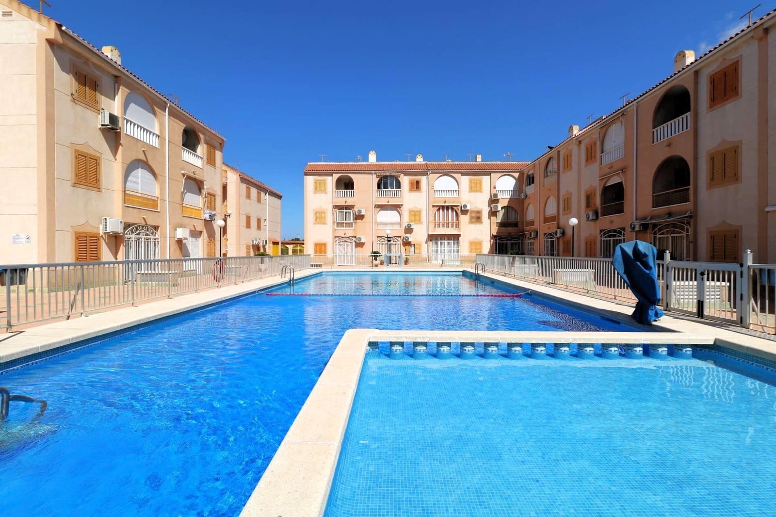 2 soverom Leilighet til salgs i Torrevieja med svømmebasseng - € 134 000 (Ref: 9892322)