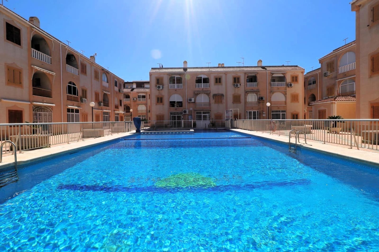 2 soverom Leilighet til salgs i Torrevieja med svømmebasseng - € 134 000 (Ref: 9892322)