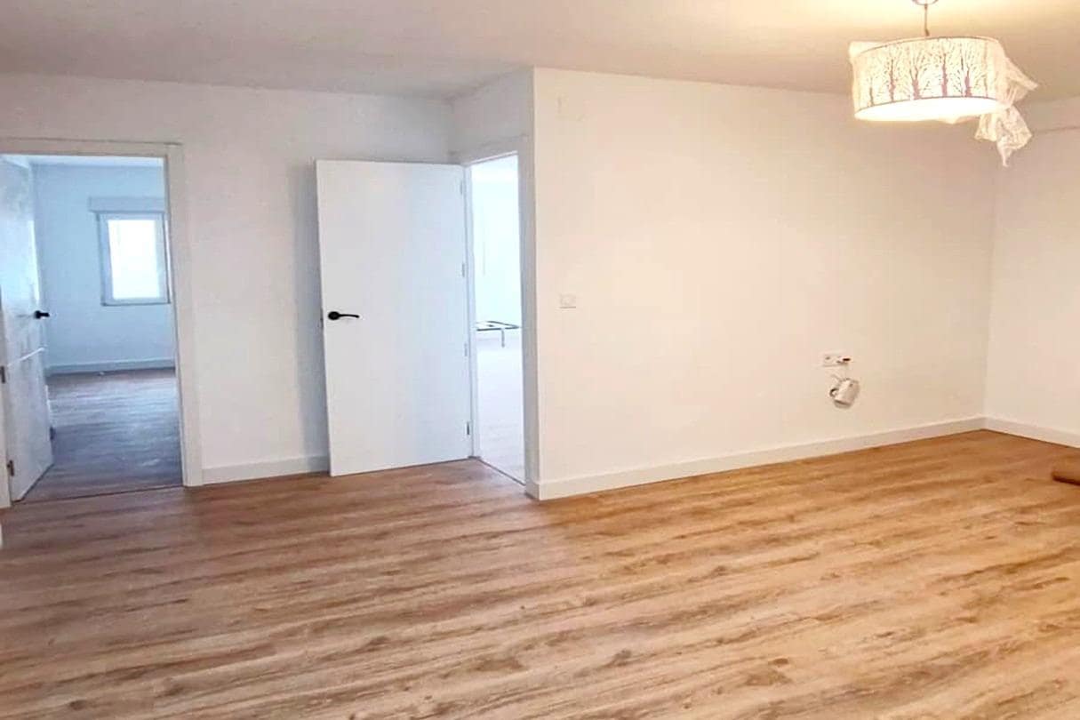 Apartamento de 3 habitaciones en Torrevieja en venta - 130.000 € (Ref: 9892325)