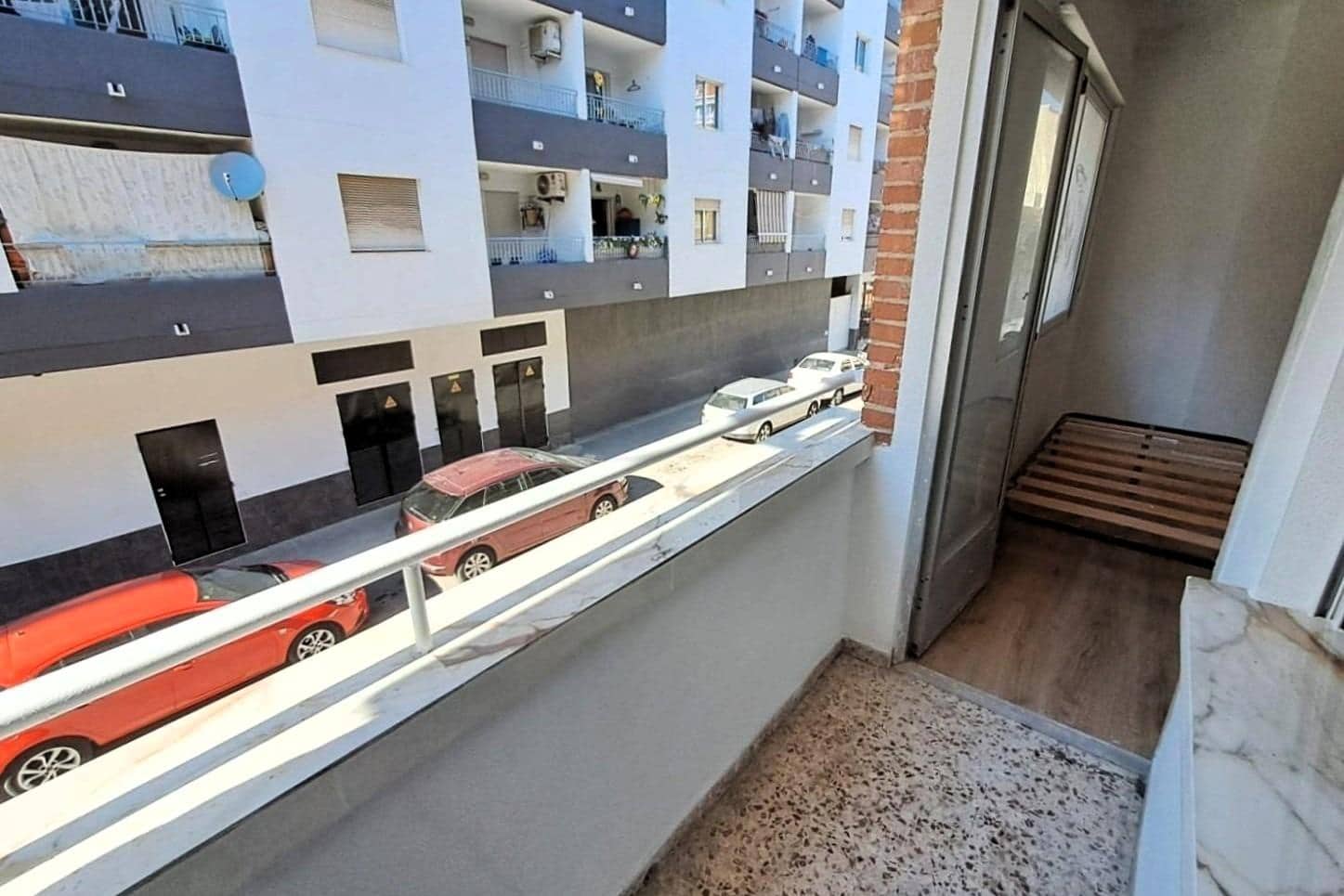 Apartamento de 3 habitaciones en Torrevieja en venta - 130.000 € (Ref: 9892325)