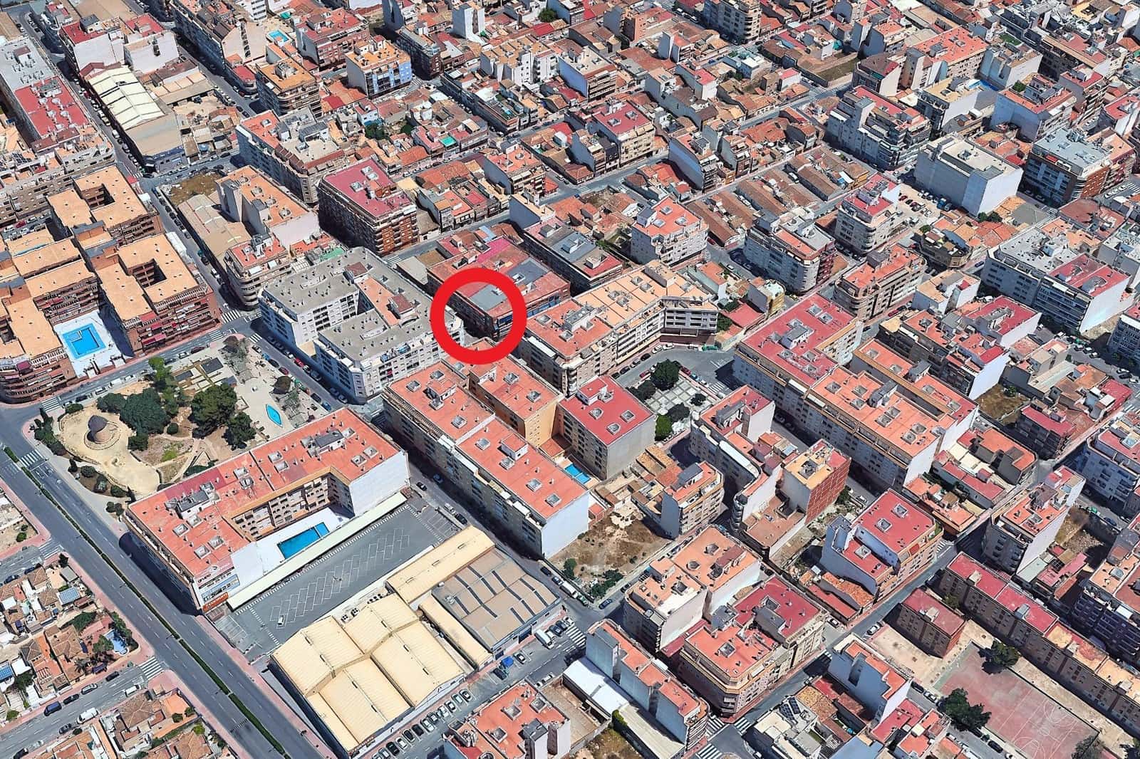 Apartamento de 3 habitaciones en Torrevieja en venta - 130.000 € (Ref: 9892325)