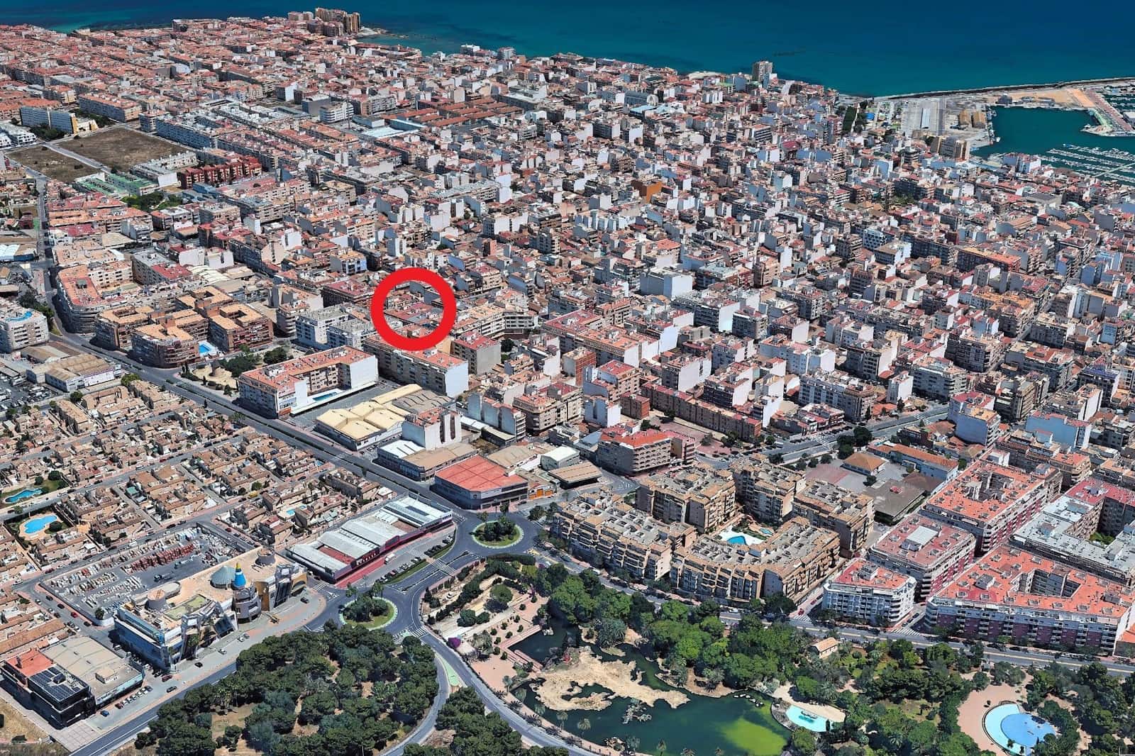 Apartamento de 3 habitaciones en Torrevieja en venta - 130.000 € (Ref: 9892325)