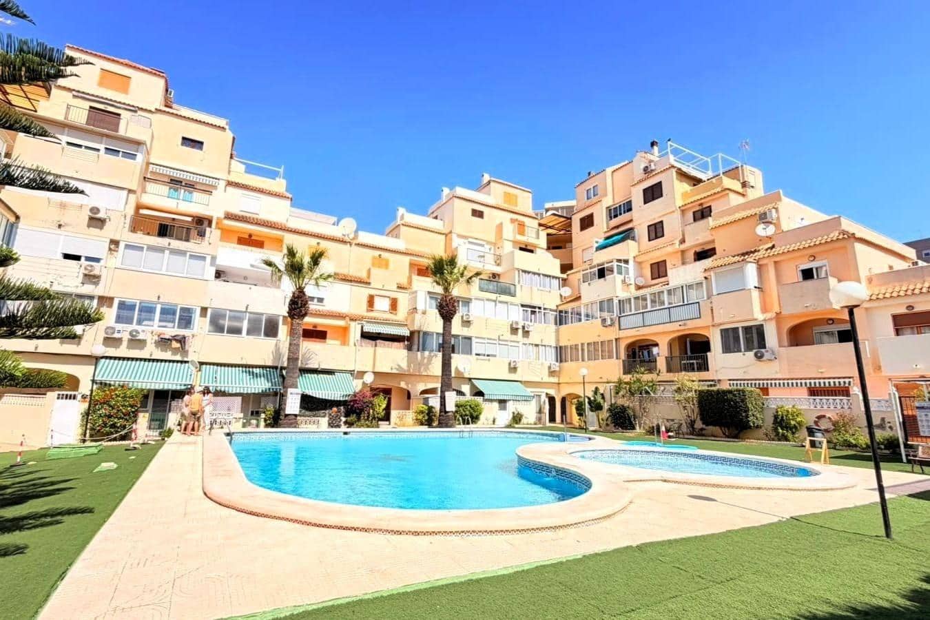 1 bedroom Penthouse for sale in Torrevieja with pool - € 117,260 (Ref: 9892327)