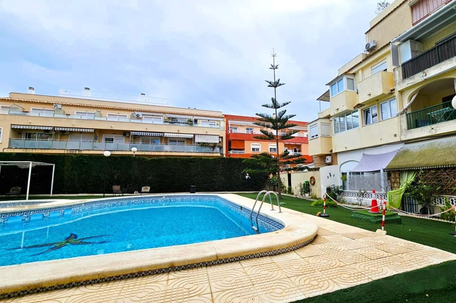 1 bedroom Penthouse for sale in Torrevieja with pool - € 117,260 (Ref: 9892327)