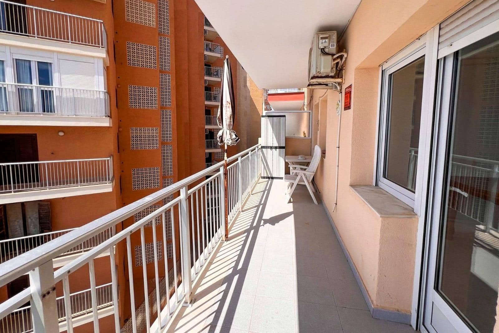 4 quarto Apartamento para venda em Torrevieja com piscina - 350 000 € (Ref: 9892328)