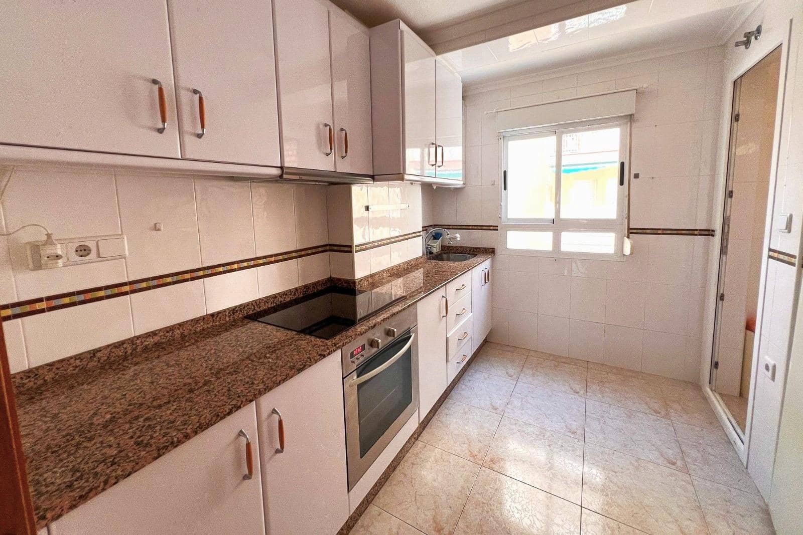 4 quarto Apartamento para venda em Torrevieja com piscina - 350 000 € (Ref: 9892328)