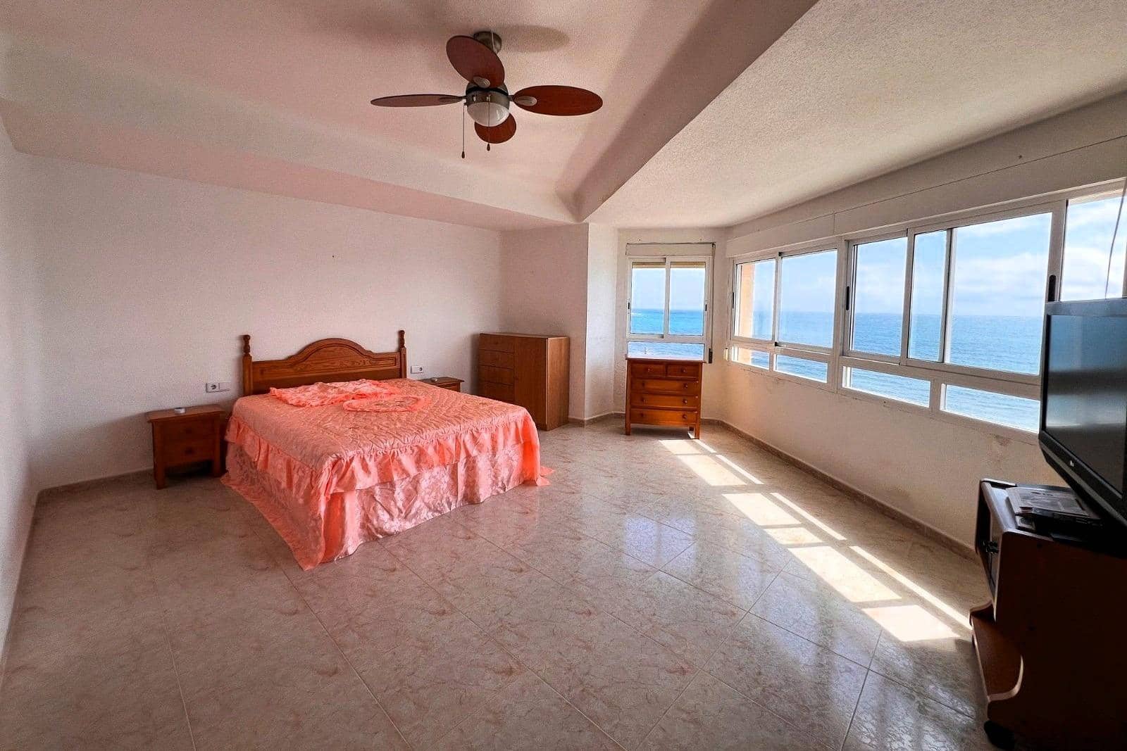 4 quarto Apartamento para venda em Torrevieja com piscina - 350 000 € (Ref: 9892328)