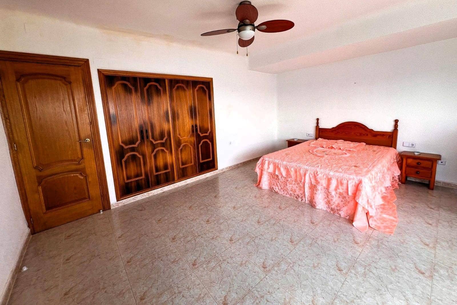 4 quarto Apartamento para venda em Torrevieja com piscina - 350 000 € (Ref: 9892328)
