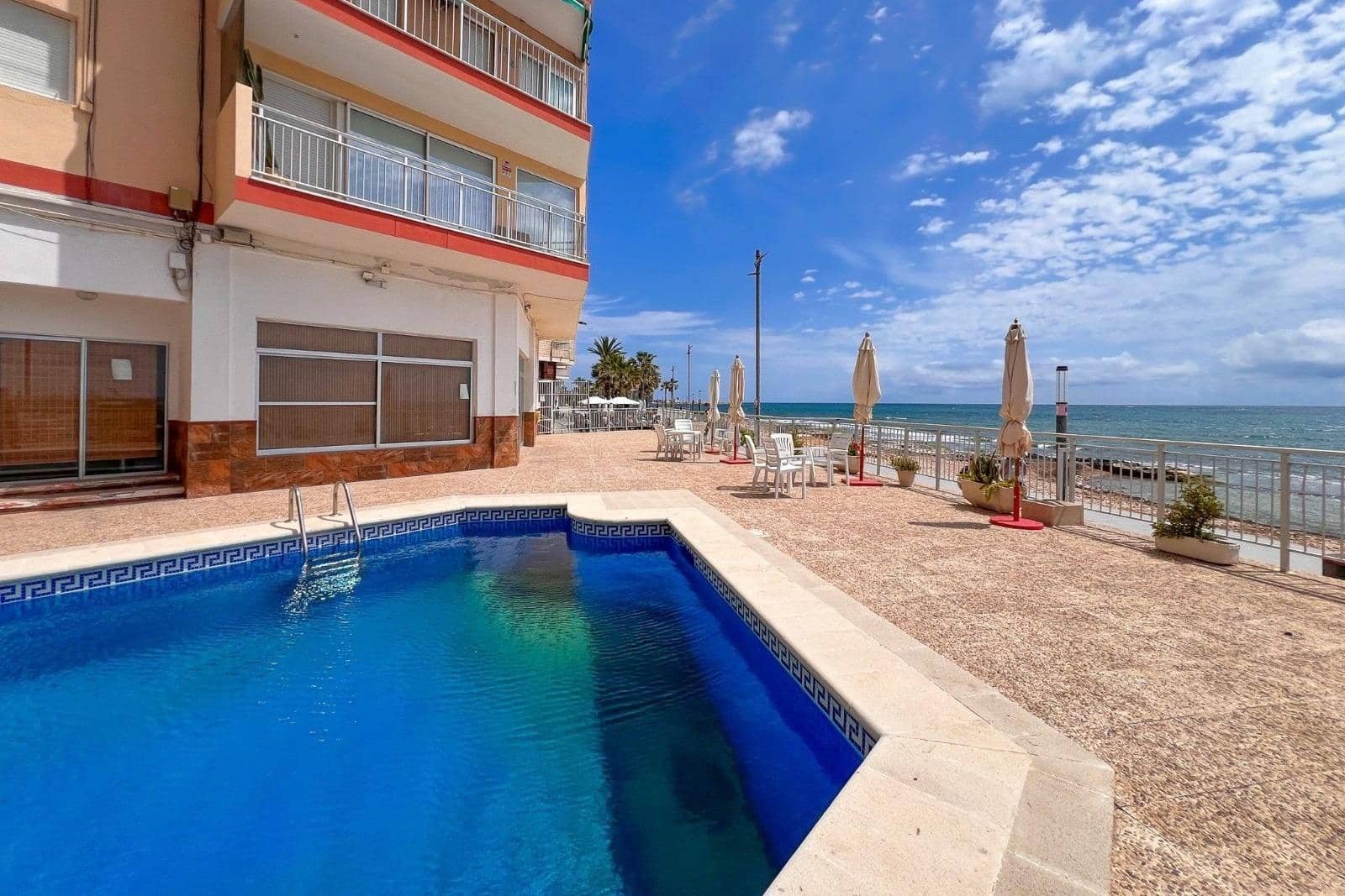 4 quarto Apartamento para venda em Torrevieja com piscina - 350 000 € (Ref: 9892328)