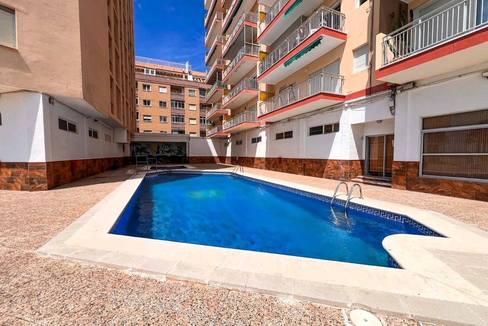 4 quarto Apartamento para venda em Torrevieja com piscina - 350 000 € (Ref: 9892328)