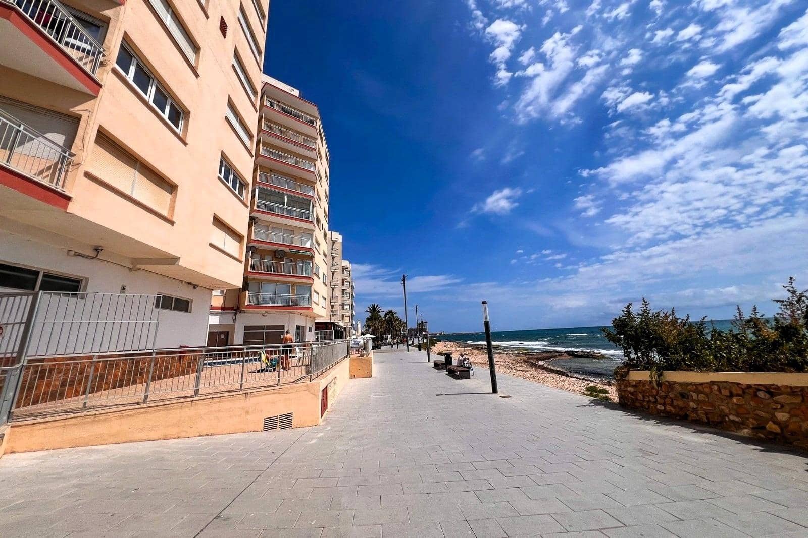 4 quarto Apartamento para venda em Torrevieja com piscina - 350 000 € (Ref: 9892328)