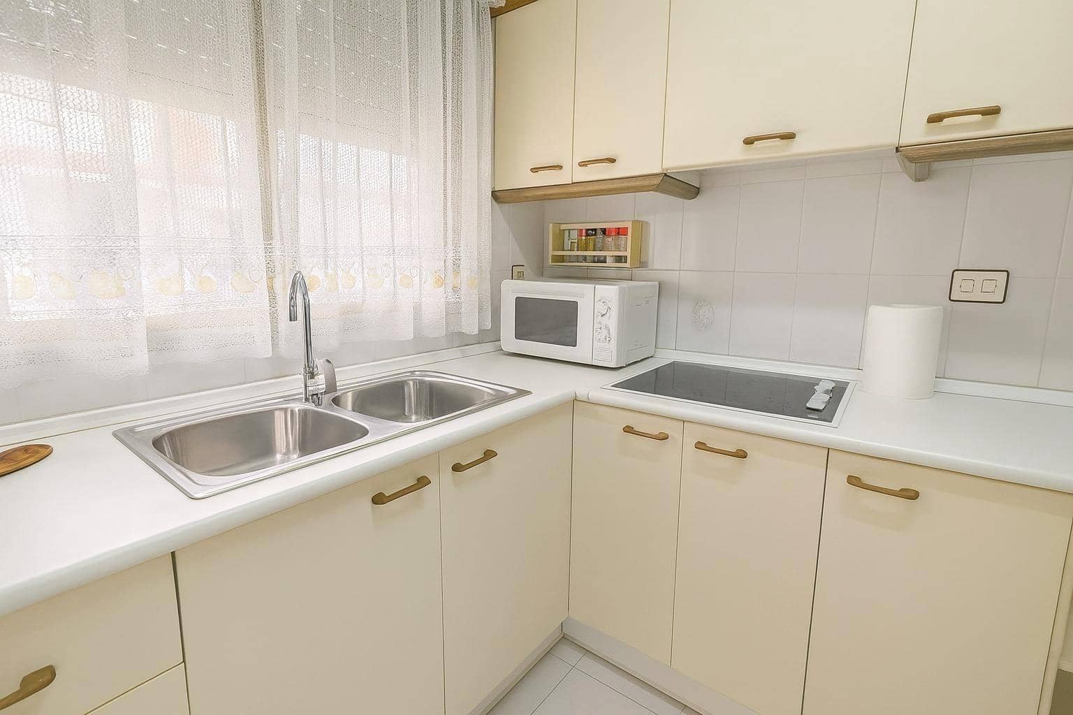 Apartamento de 2 habitaciones en Torrevieja en venta - 137.000 € (Ref: 9892329)