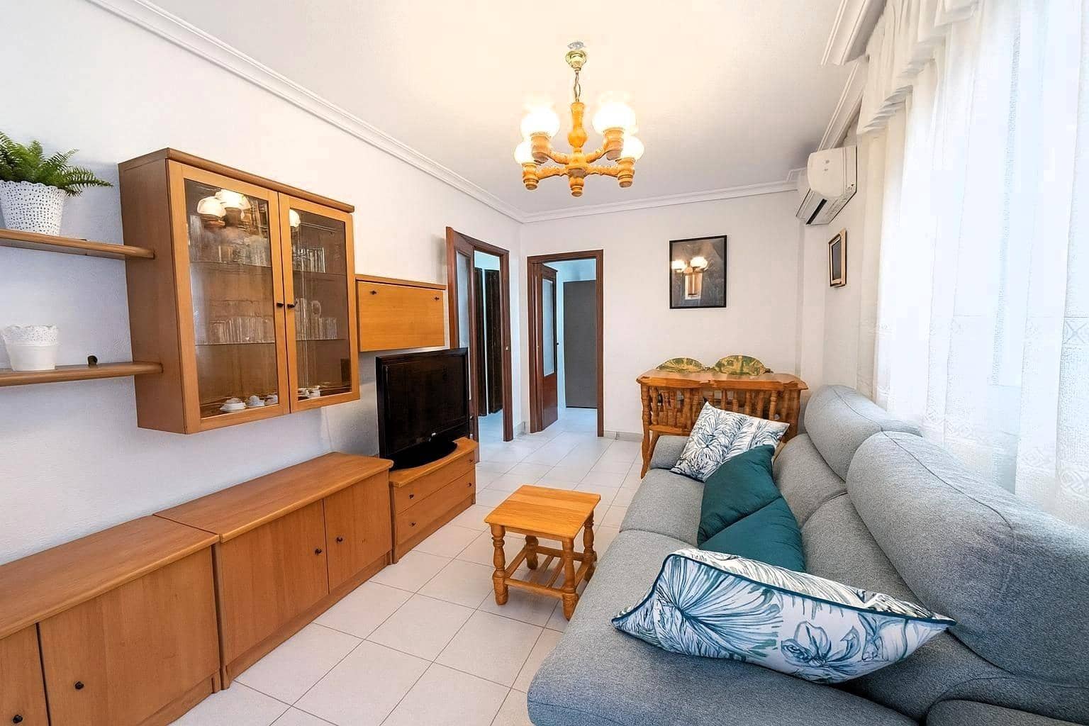 Apartamento de 2 habitaciones en Torrevieja en venta - 137.000 € (Ref: 9892329)