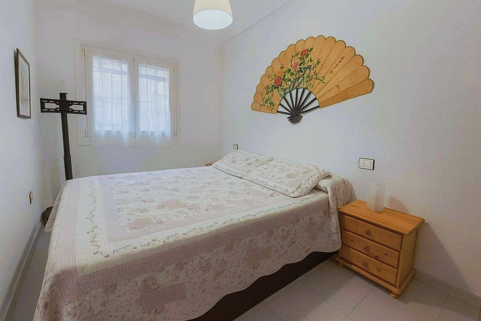 Apartamento de 2 habitaciones en Torrevieja en venta - 137.000 € (Ref: 9892329)