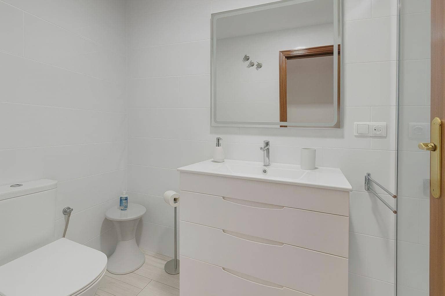 Apartamento de 2 habitaciones en Torrevieja en venta - 137.000 € (Ref: 9892329)