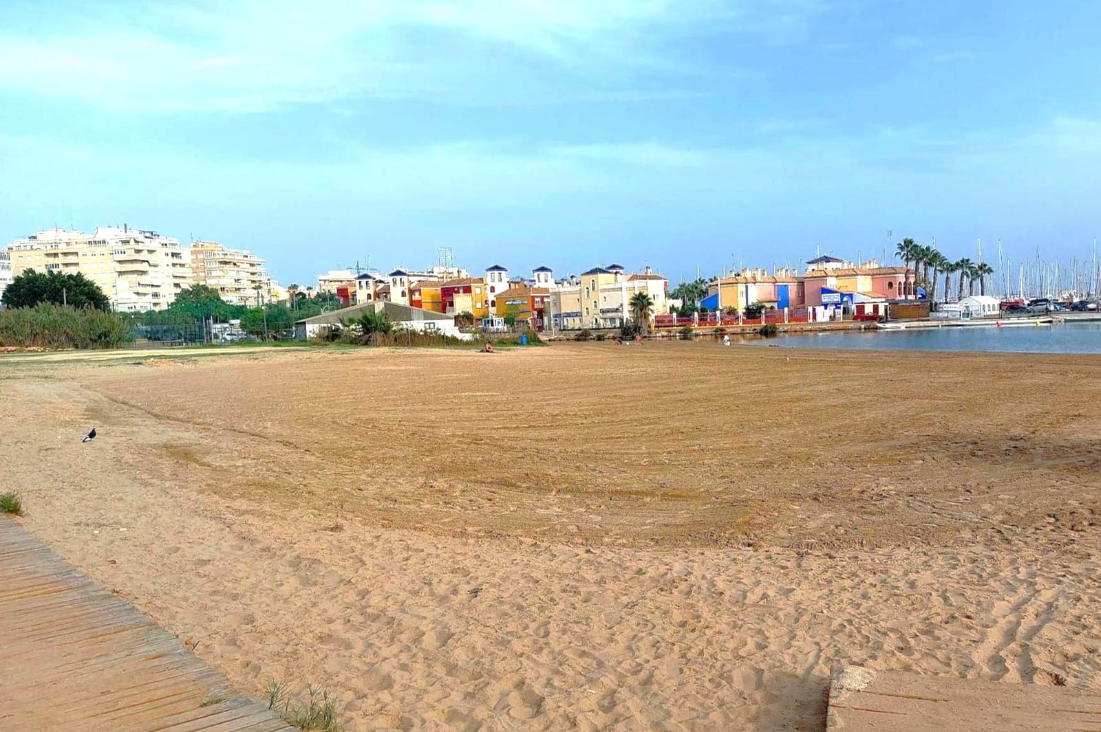 Apartamento de 2 habitaciones en Torrevieja en venta - 137.000 € (Ref: 9892329)
