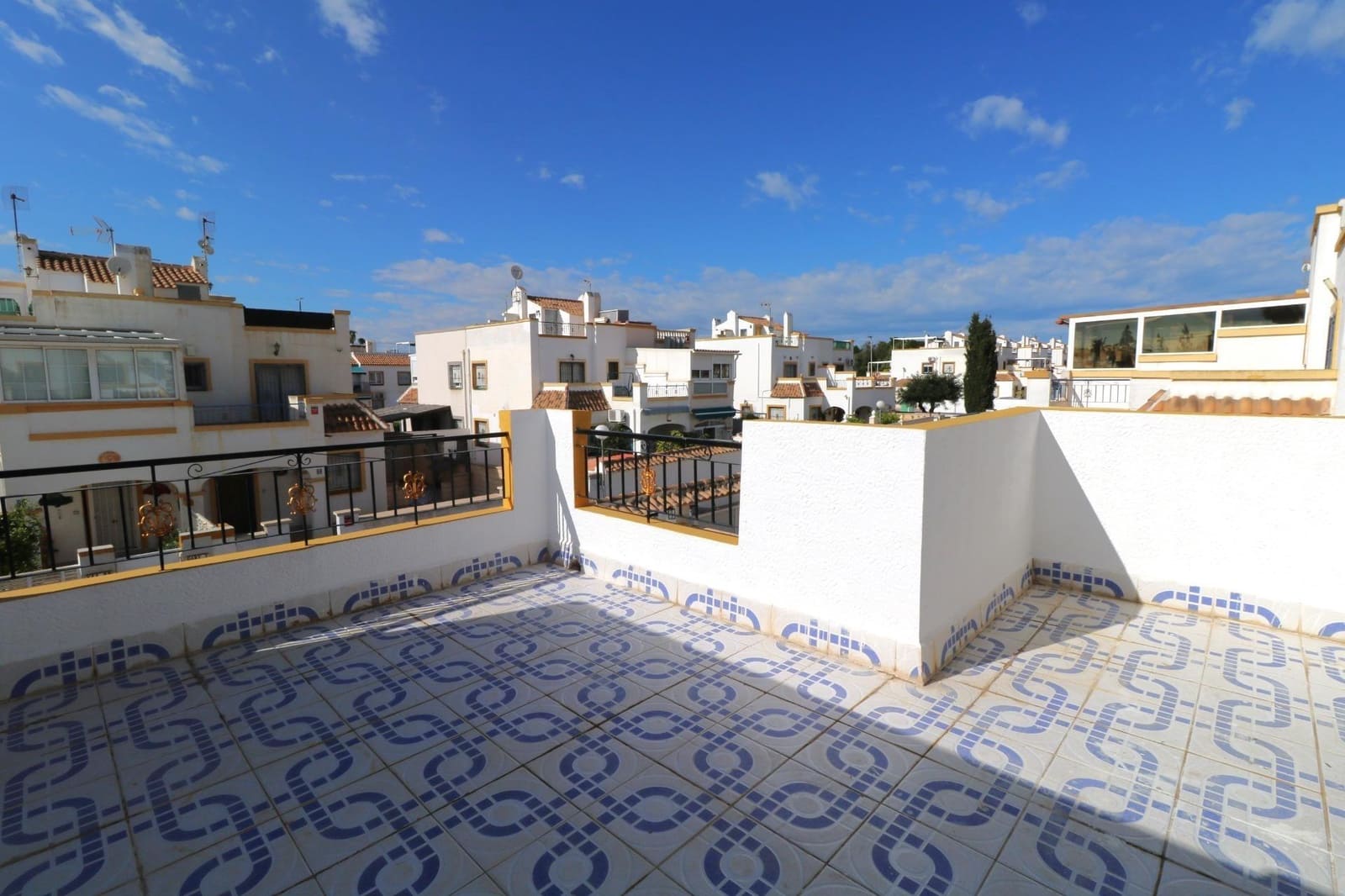3 soveværelse Rækkehus til salg i Torrevieja med swimmingpool - € 228.000 (Ref: 9892332)