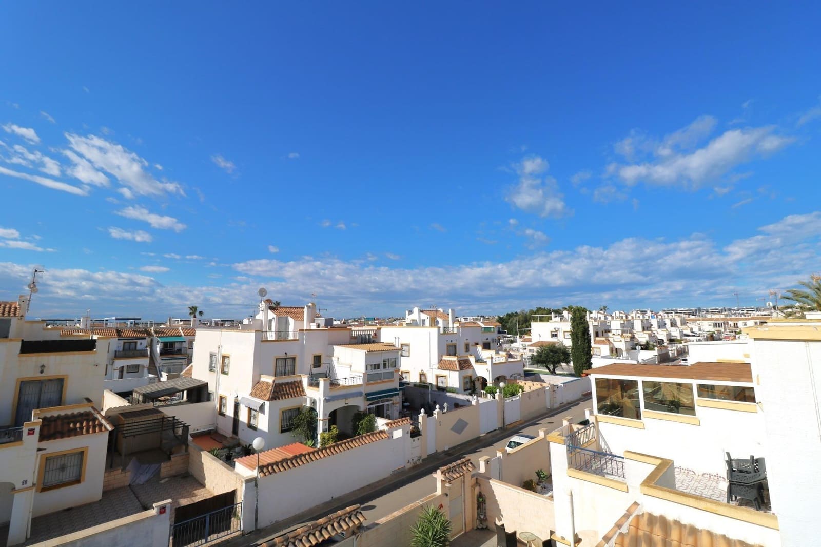 3 soveværelse Rækkehus til salg i Torrevieja med swimmingpool - € 228.000 (Ref: 9892332)