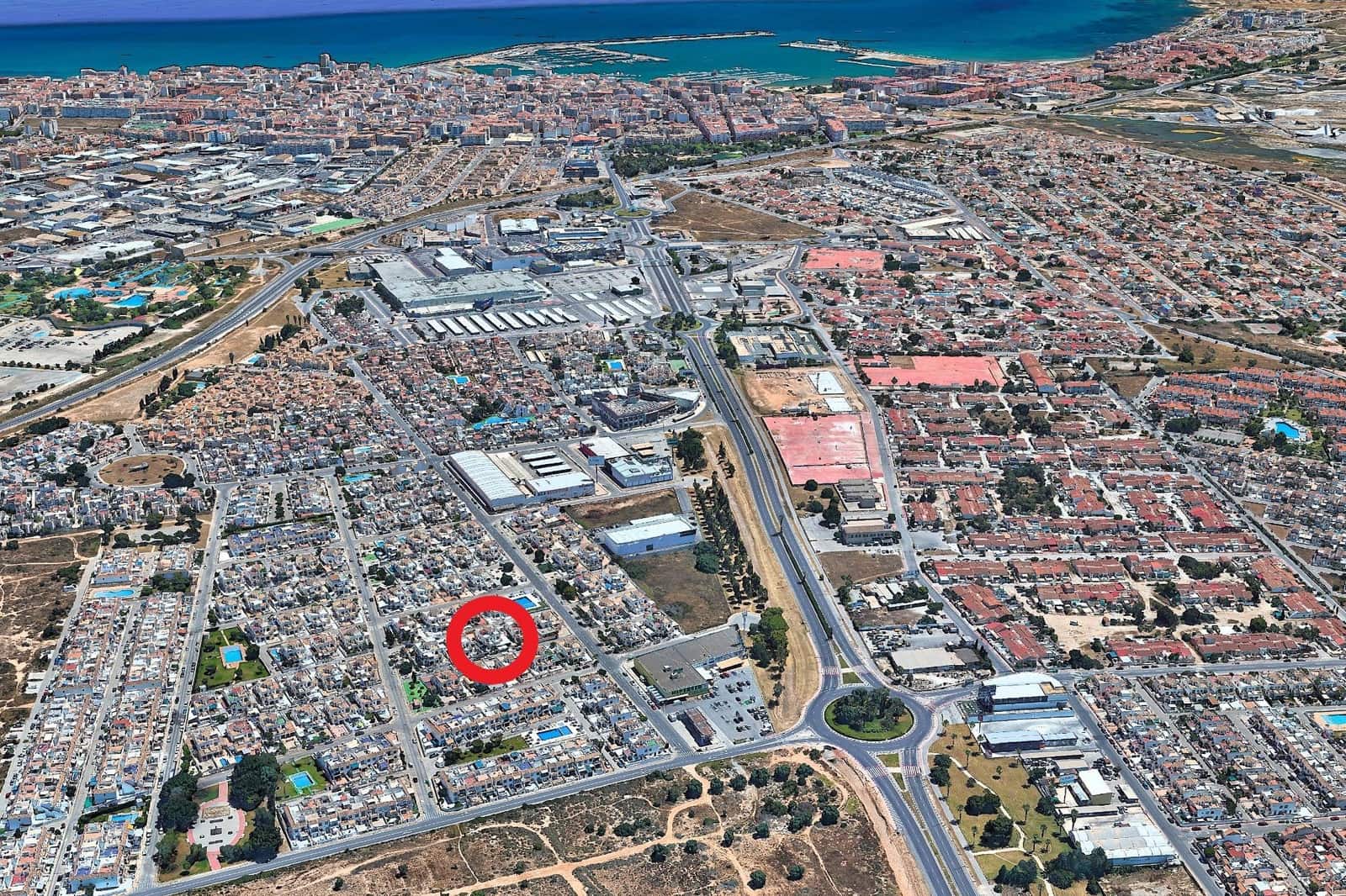 3 soveværelse Rækkehus til salg i Torrevieja med swimmingpool - € 228.000 (Ref: 9892332)