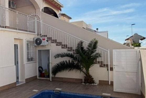 Adosado de 4 habitaciones en Miramar - Torre del Moro, Torrevieja en venta con piscina - 369.000 € (Ref: 9892333)