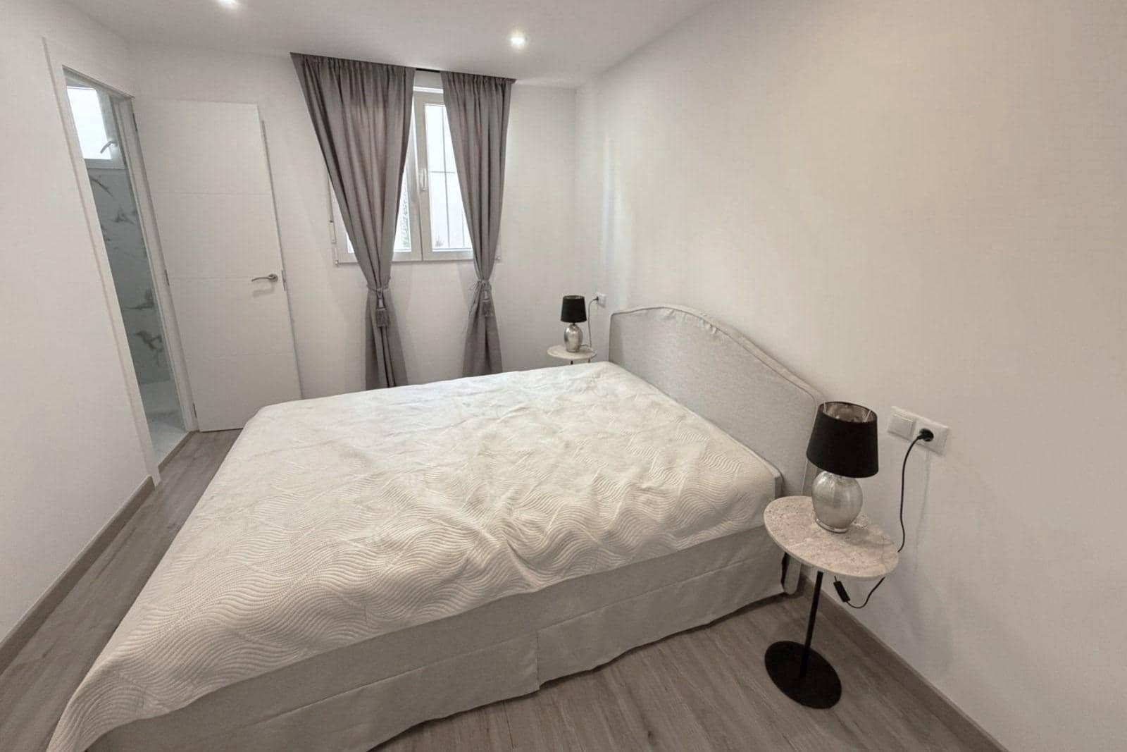 4 slaapkamer Rijtjeshuis te koop in Torrevieja met zwembad - € 369.000 (Ref: 9892333)