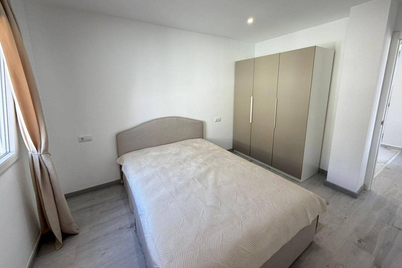 4 slaapkamer Rijtjeshuis te koop in Torrevieja met zwembad - € 369.000 (Ref: 9892333)