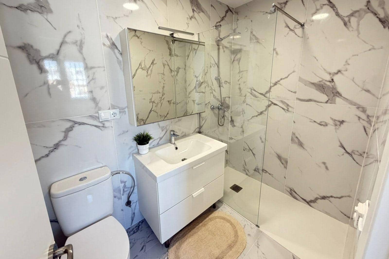 4 slaapkamer Rijtjeshuis te koop in Torrevieja met zwembad - € 369.000 (Ref: 9892333)