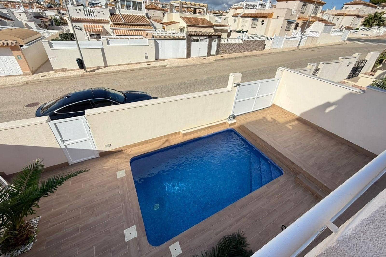 4 slaapkamer Rijtjeshuis te koop in Torrevieja met zwembad - € 369.000 (Ref: 9892333)