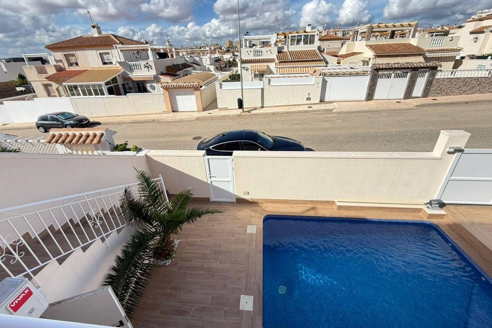 4 slaapkamer Rijtjeshuis te koop in Torrevieja met zwembad - € 369.000 (Ref: 9892333)