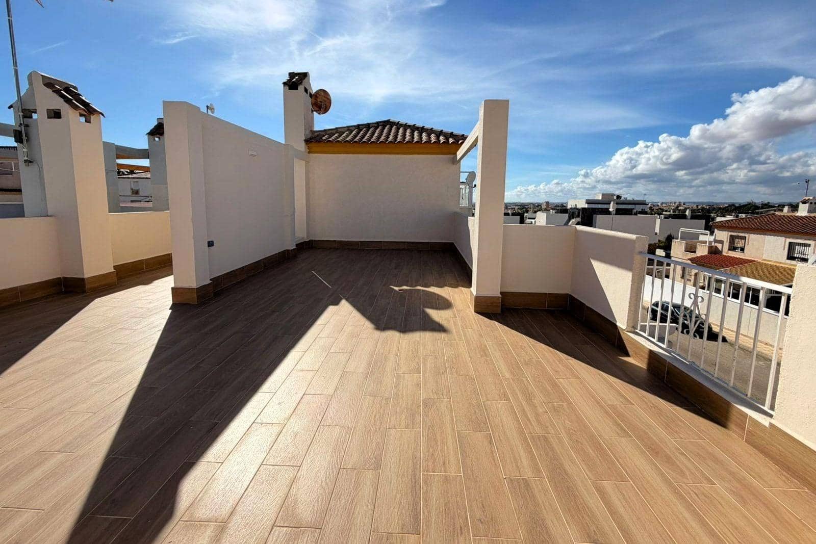 4 slaapkamer Rijtjeshuis te koop in Torrevieja met zwembad - € 369.000 (Ref: 9892333)