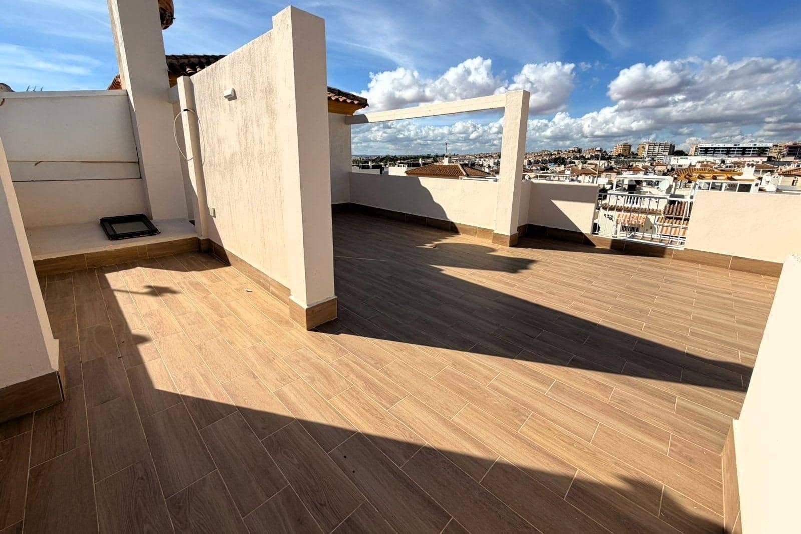4 slaapkamer Rijtjeshuis te koop in Torrevieja met zwembad - € 369.000 (Ref: 9892333)