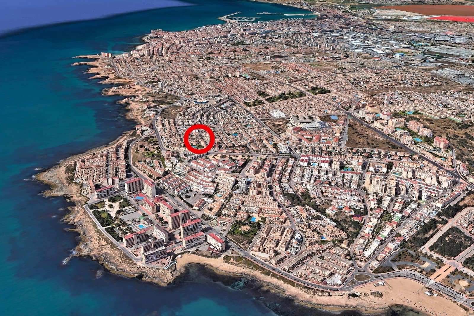 4 slaapkamer Rijtjeshuis te koop in Torrevieja met zwembad - € 369.000 (Ref: 9892333)