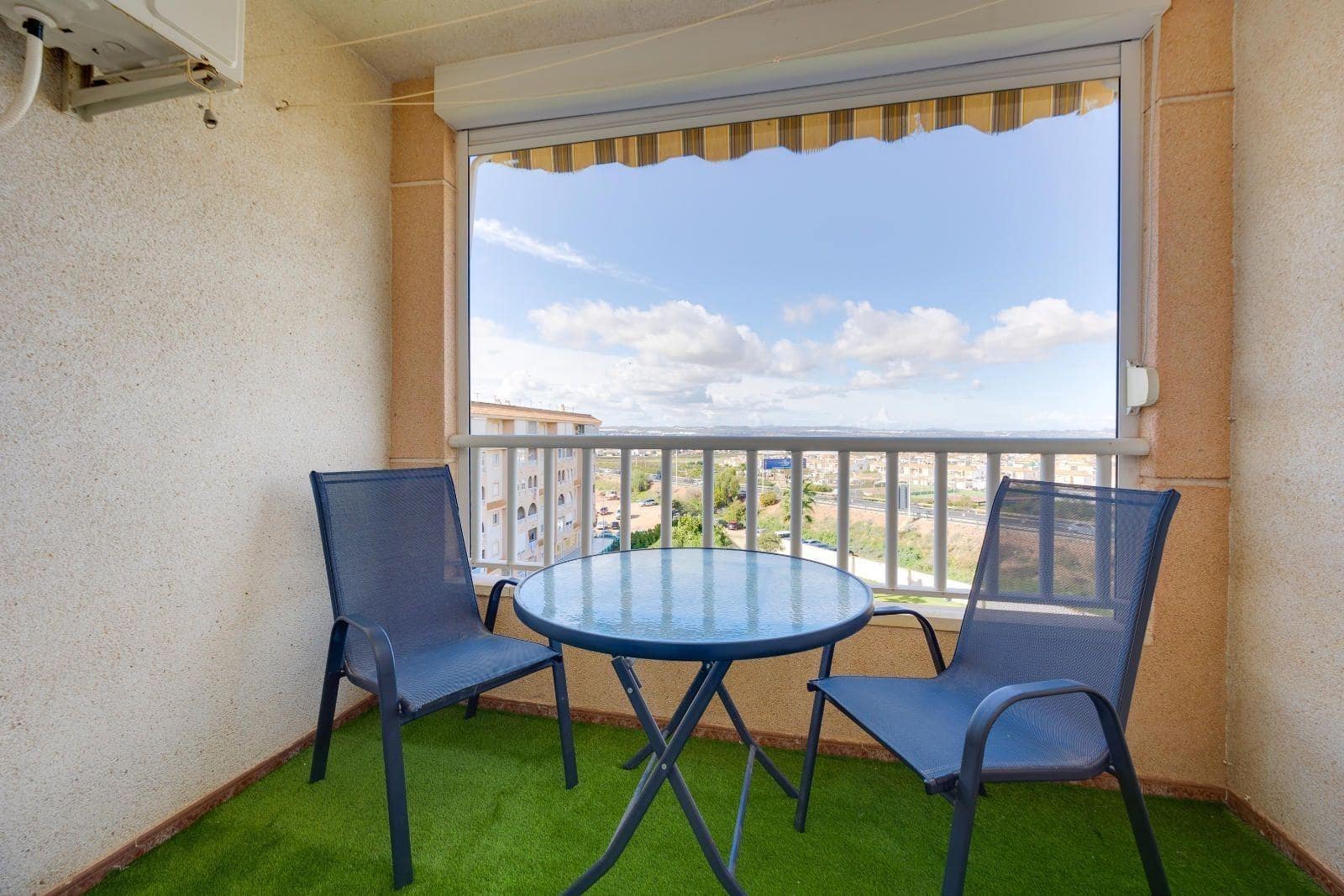 2 sypialnia Penthouse na sprzedaż w Torrevieja z basenem - 149 969 € (Ref: 9893835)