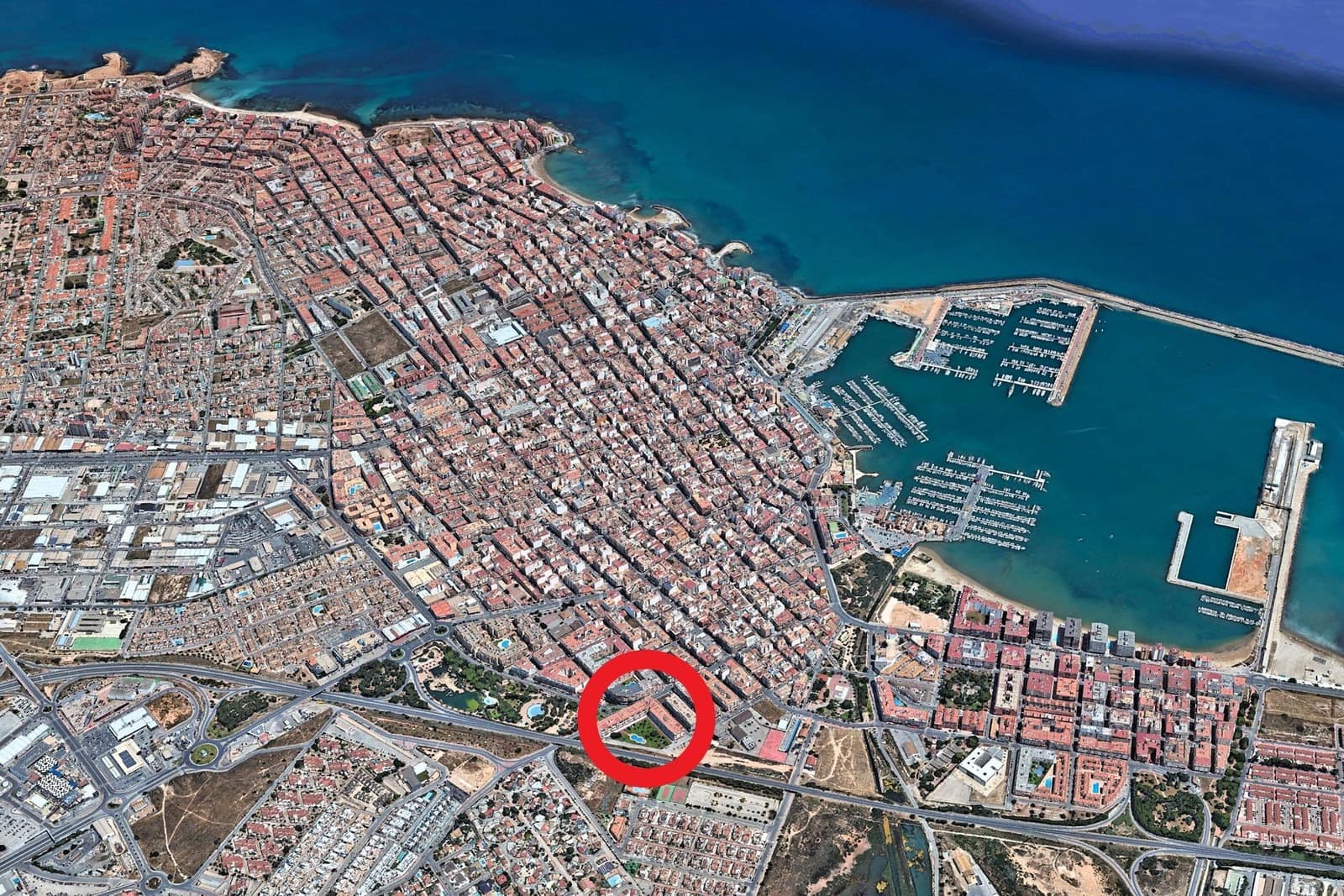 2 sypialnia Penthouse na sprzedaż w Torrevieja z basenem - 149 969 € (Ref: 9893835)