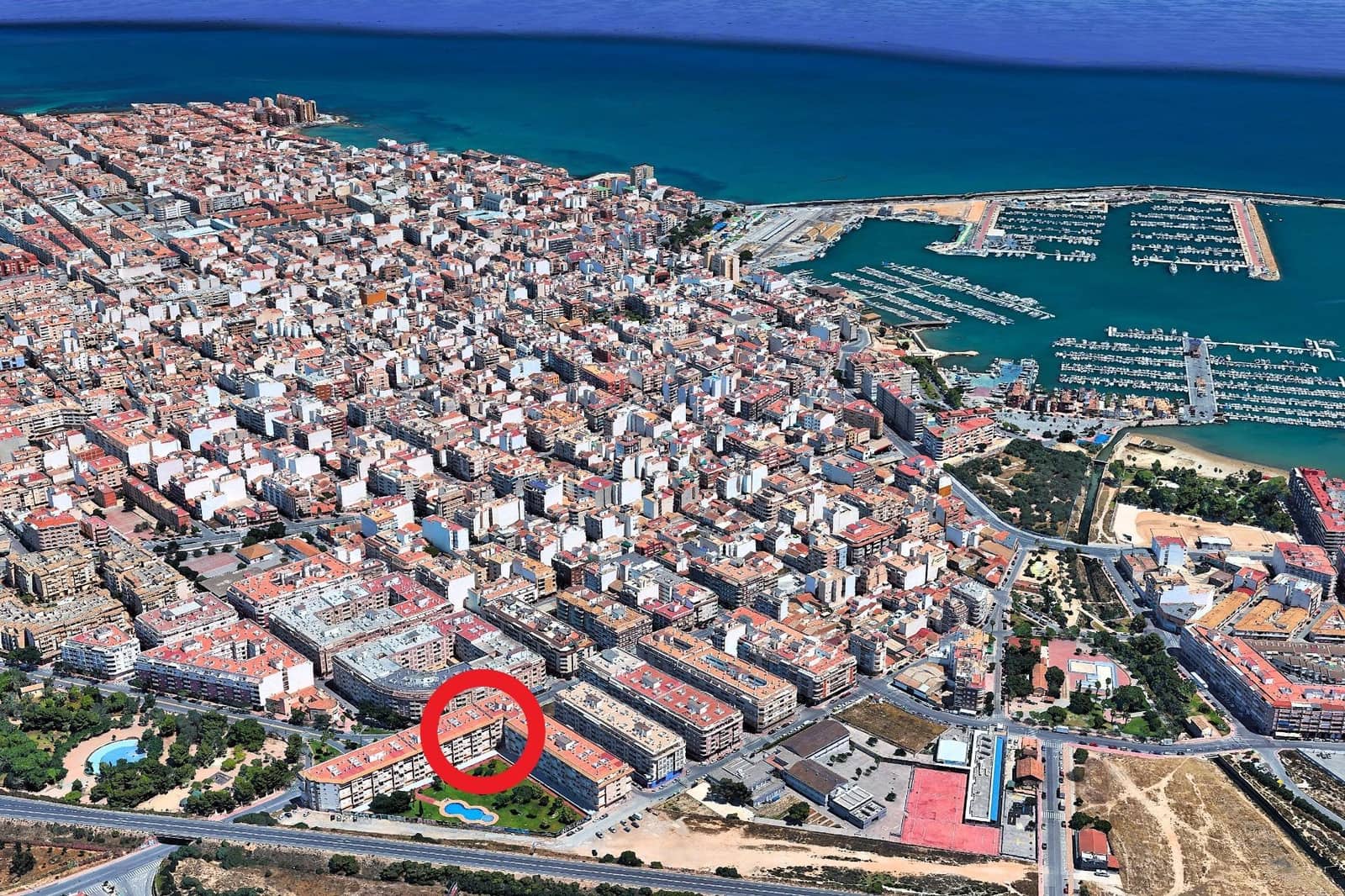 2 sypialnia Penthouse na sprzedaż w Torrevieja z basenem - 149 969 € (Ref: 9893835)
