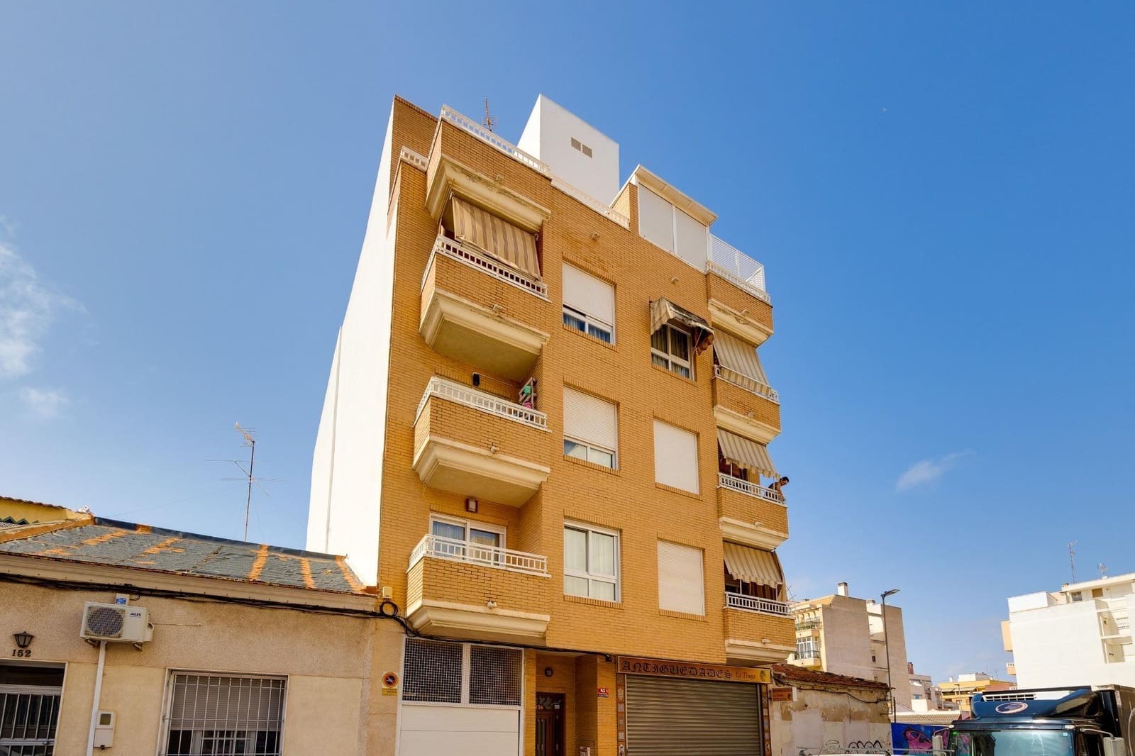 3 quarto Apartamento para venda em Torrevieja com garagem - 265 000 € (Ref: 9893839)