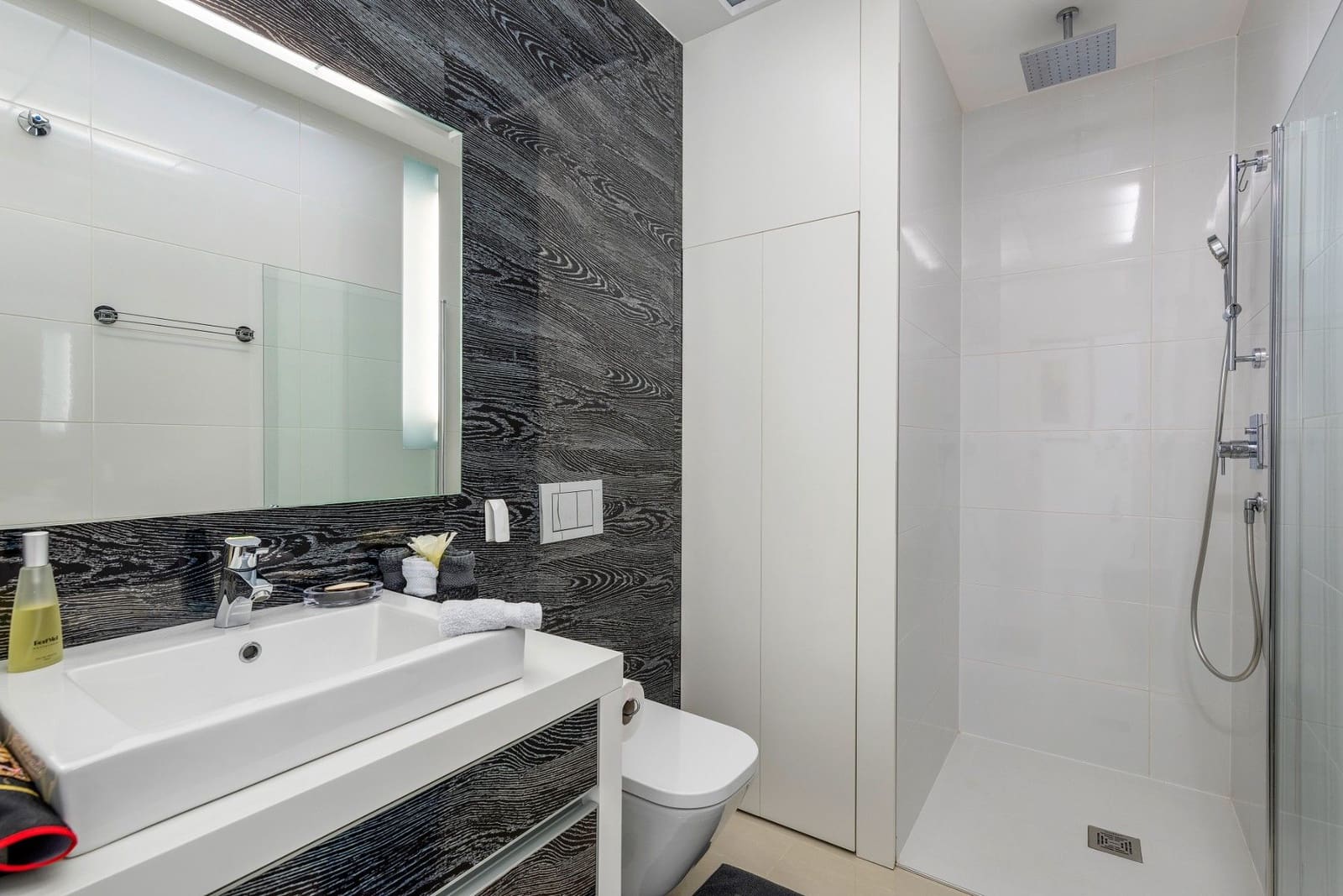 Apartamento de 2 habitaciones en Guardamar del Segura en venta con piscina garaje - 315.000 € (Ref: 9896307)