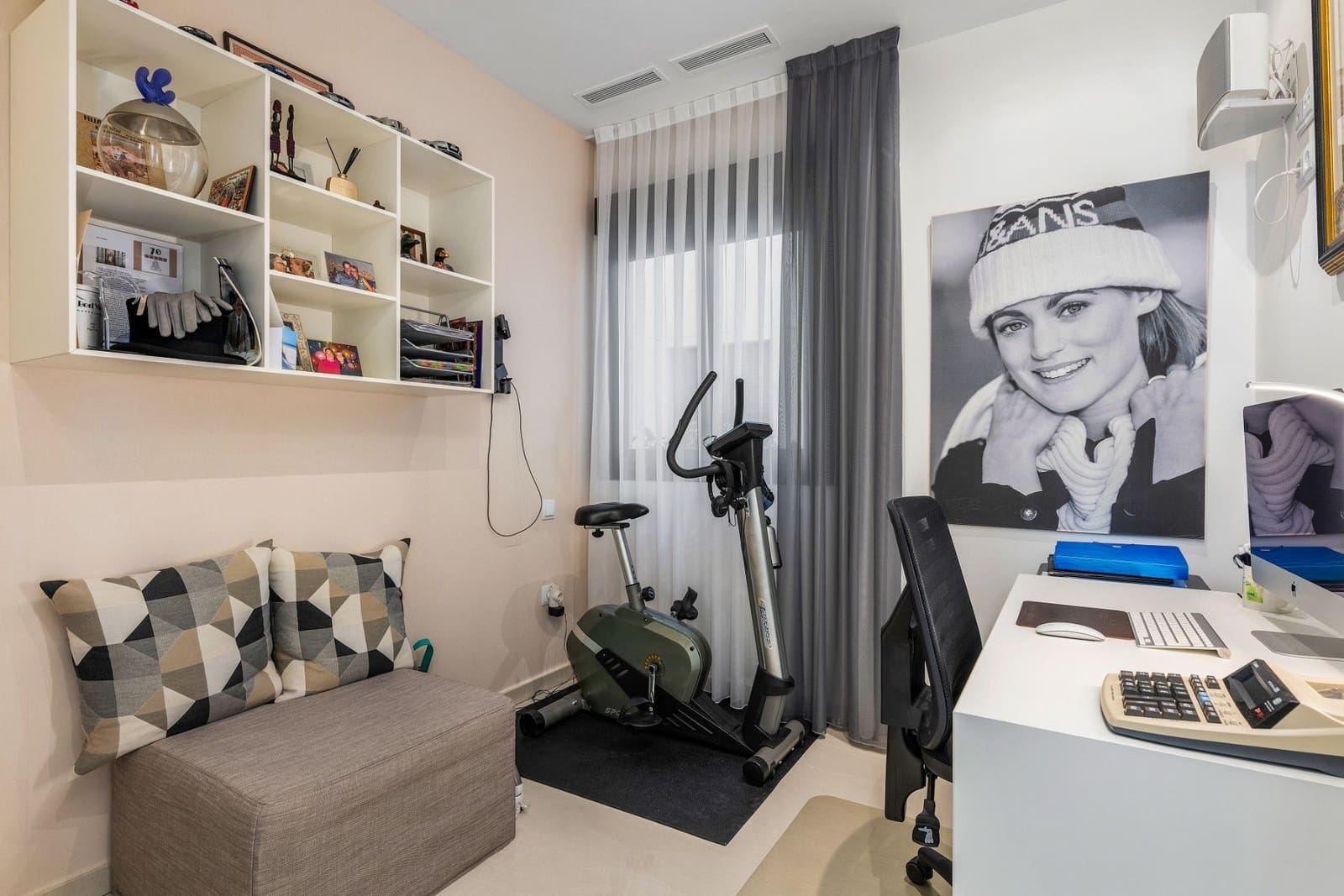 Apartamento de 2 habitaciones en Guardamar del Segura en venta con piscina garaje - 315.000 € (Ref: 9896307)