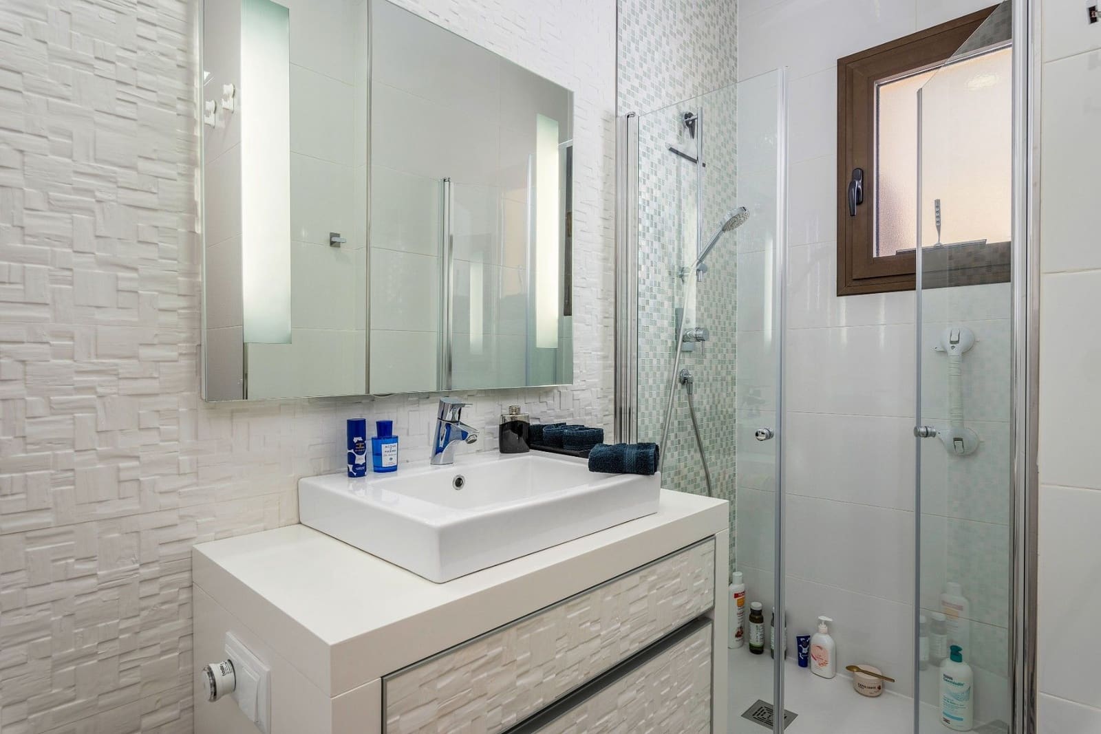Apartamento de 2 habitaciones en Guardamar del Segura en venta con piscina garaje - 315.000 € (Ref: 9896307)