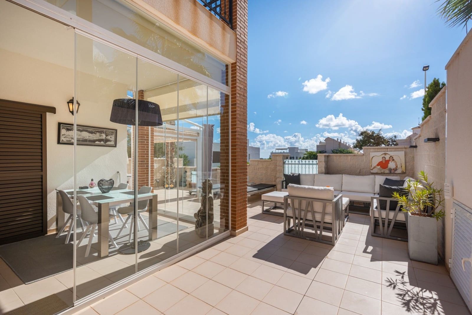 Apartamento de 2 habitaciones en Guardamar del Segura en venta con piscina garaje - 315.000 € (Ref: 9896307)