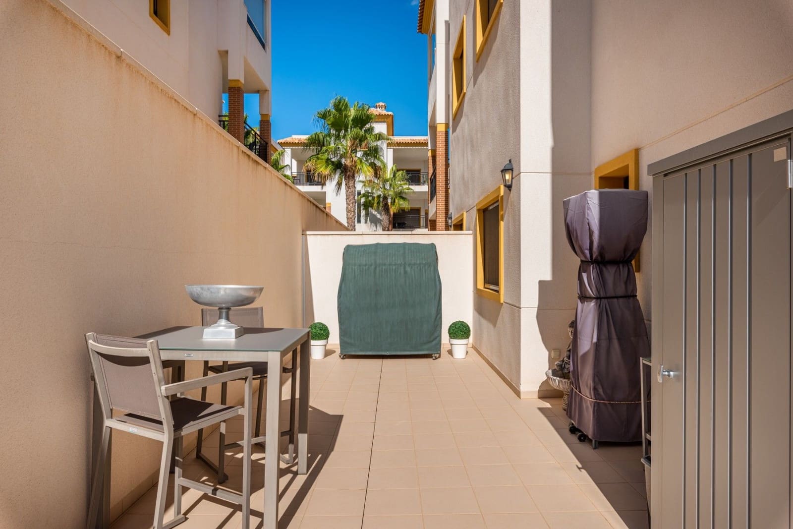 Apartamento de 2 habitaciones en Guardamar del Segura en venta con piscina garaje - 315.000 € (Ref: 9896307)