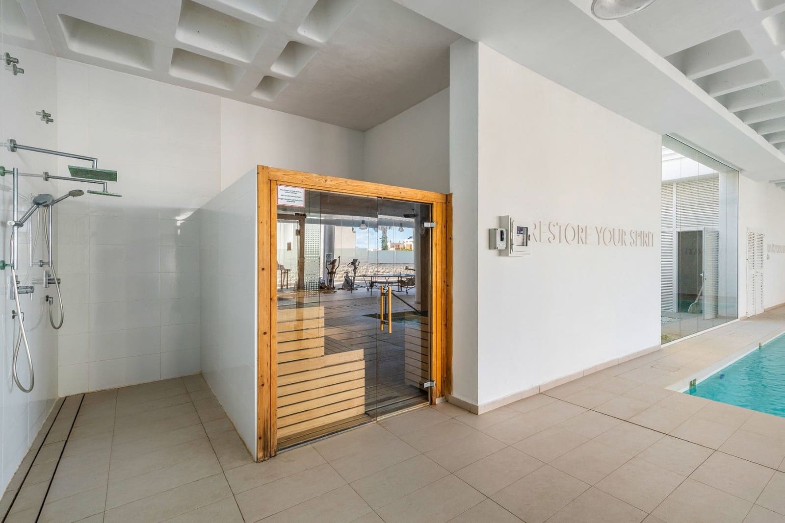 Apartamento de 2 habitaciones en Guardamar del Segura en venta con piscina garaje - 315.000 € (Ref: 9896307)