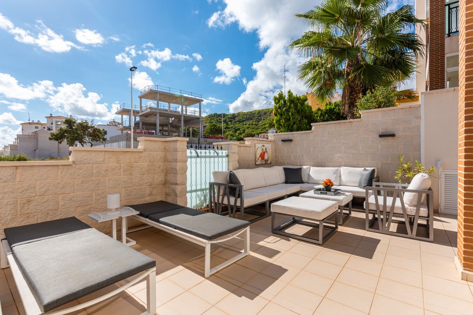 Apartamento de 2 habitaciones en Guardamar del Segura en venta con piscina garaje - 315.000 € (Ref: 9896307)