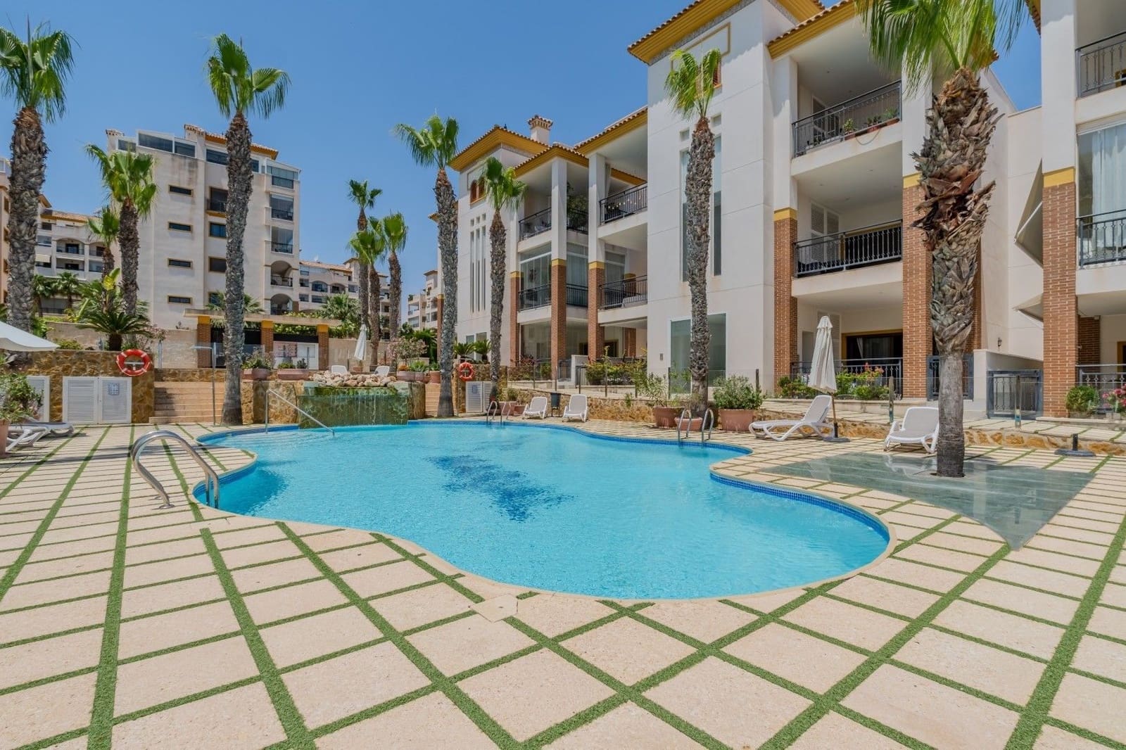 2 chambre Appartement à vendre à Guardamar del Segura avec piscine garage - 280 000 € (Ref: 9896307)