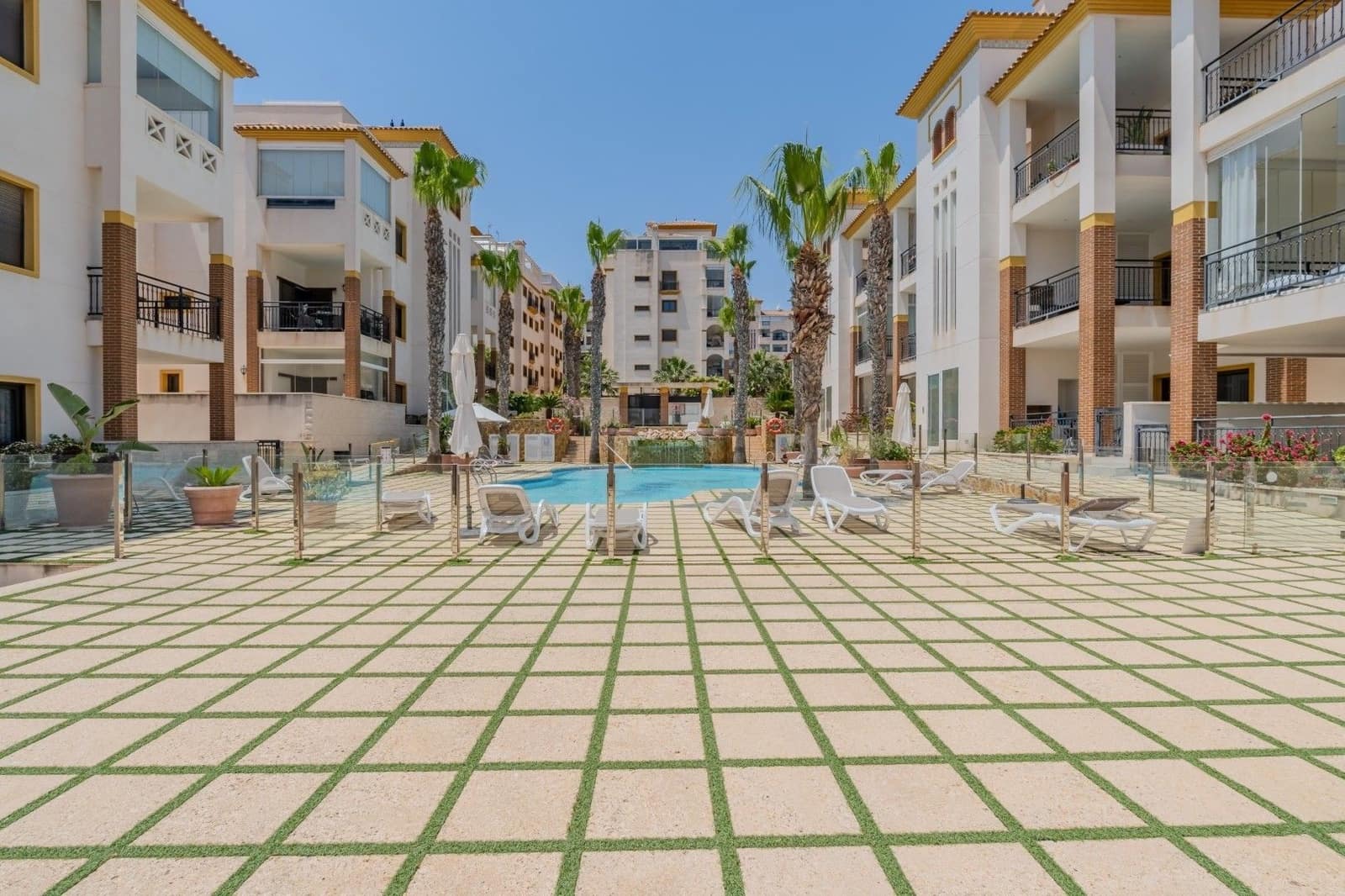 2 chambre Appartement à vendre à Guardamar del Segura avec piscine garage - 280 000 € (Ref: 9896307)