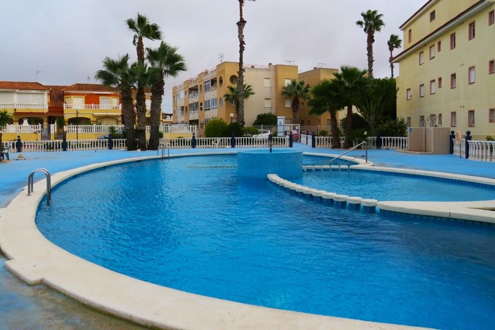 3 Zimmer Apartment zu verkaufen in El Chaparral mit Pool - 169.900 € (Ref: 9899160)