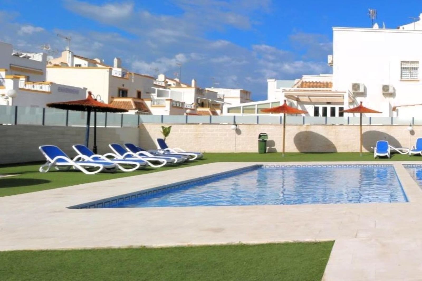 3 camera da letto Villetta a Schiera in vendita in Torrevieja con piscina - 195.000 € (Rif: 9901005)