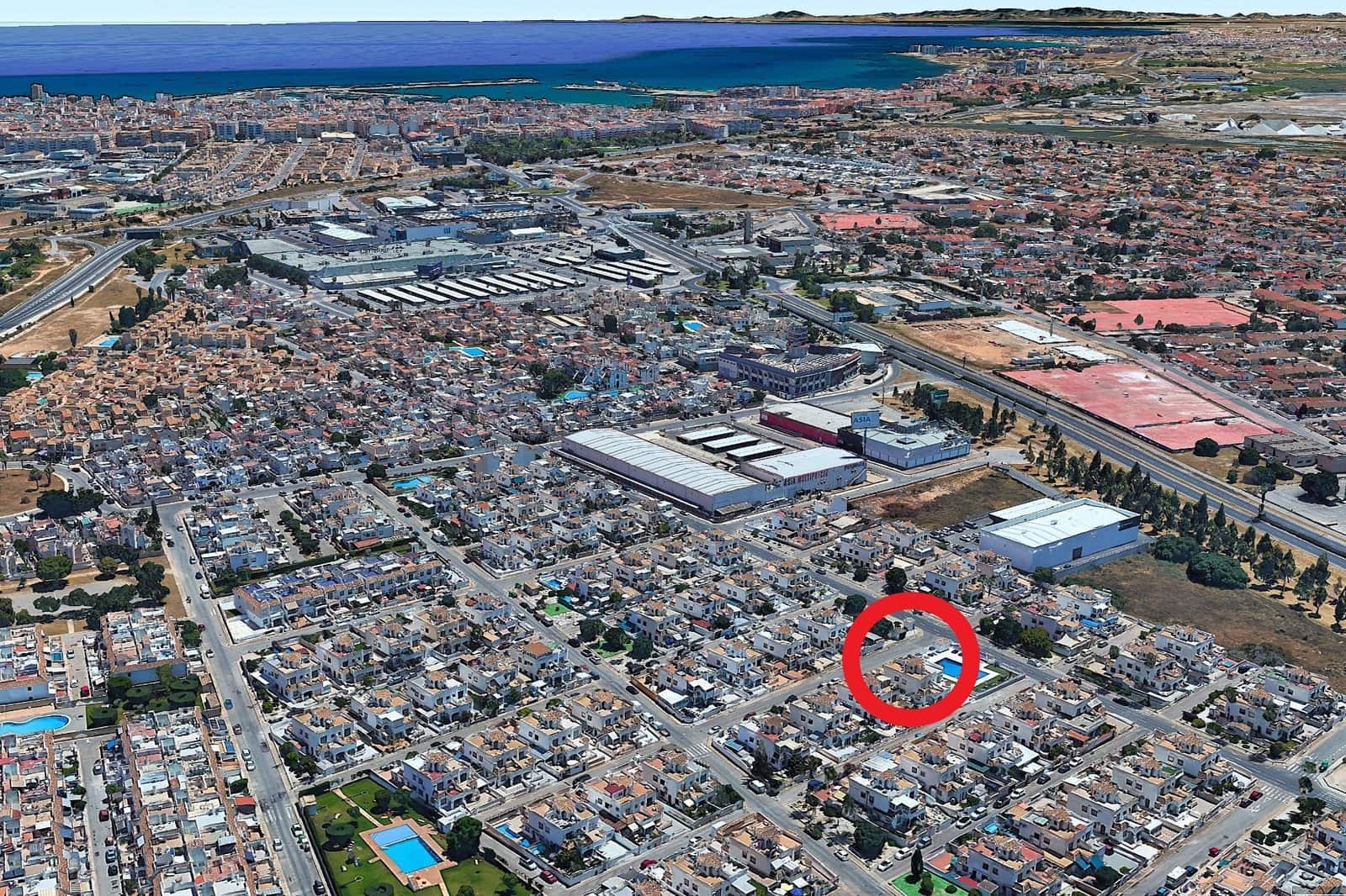 3 camera da letto Villetta a Schiera in vendita in Torrevieja con piscina - 195.000 € (Rif: 9901005)